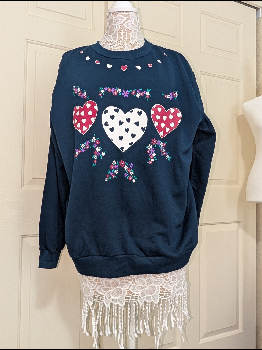 Vintage 90s Village Fair Heart Graphic Sweatshirt